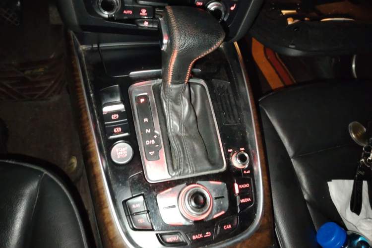 Used Audi Q5 2013 40 TFSI Comfort Edition Gear Lever