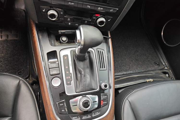 Used Audi Q5 2013 40 TFSI Comfort Edition Gear Lever
