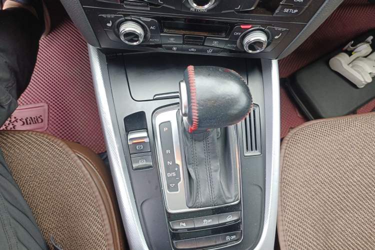 Used Audi Q5 2013 40 TFSI Technology Edition Gear Lever