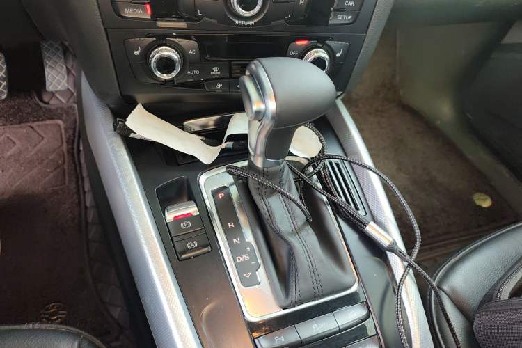 Used Audi Q5 2013 40 TFSI Technology Edition Gear Lever
