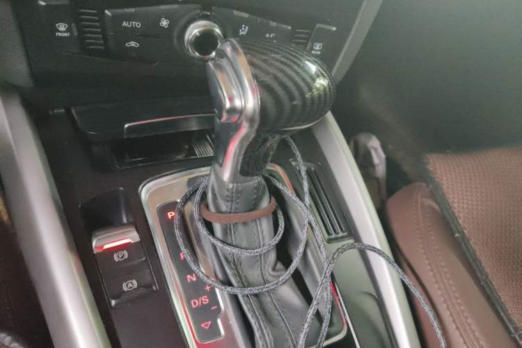 Used Audi Q5 2013 40 TFSI Ambition Gear Lever