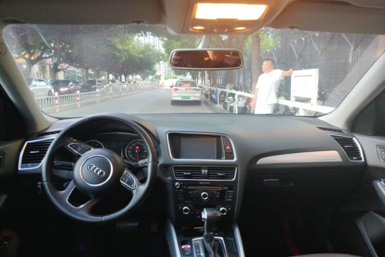 Used Audi Q5 2013 40 TFSI Technology Edition Headliner
