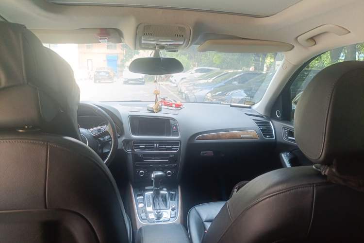 Used Audi Q5 2013 40 TFSI Comfort Edition Headliner