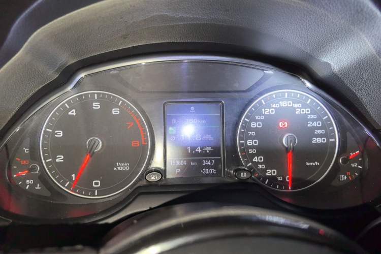 Used Audi Q5 2013 40 TFSI Comfort Edition Instrument Cluster