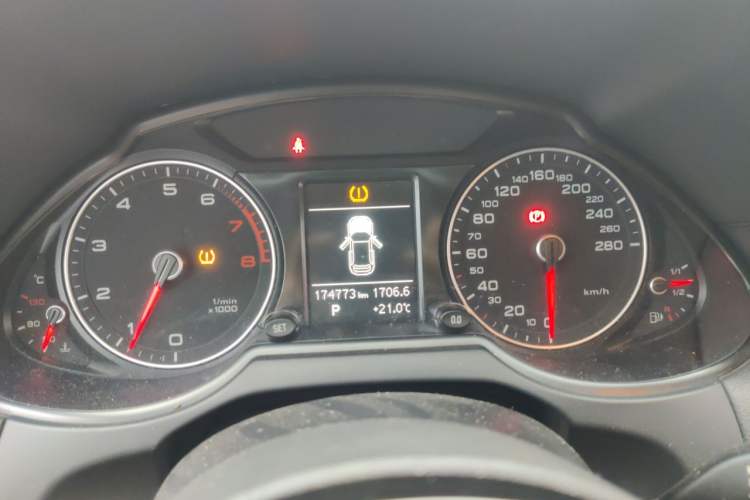 Used Audi Q5 2013 40 TFSI Technology Edition Instrument Cluster