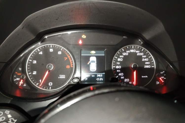 Used Audi Q5 2013 40 TFSI Comfort Edition Instrument Cluster