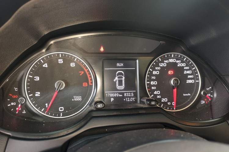 Used Audi Q5 2013 40 TFSI Technology Edition Instrument Cluster