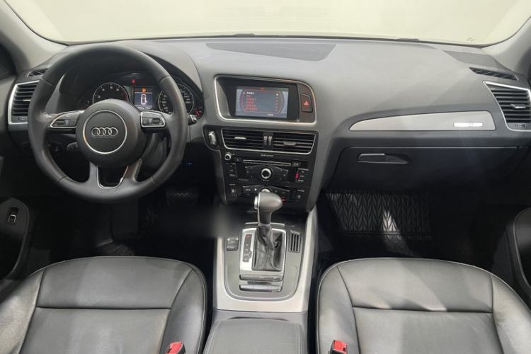 Used Audi Q5 2013 40 TFSI Ambition Interior 11