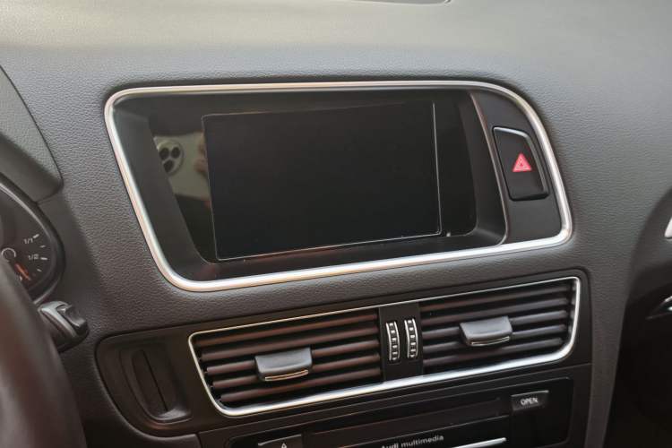 Used Audi Q5 2013 45 TFSI quattro Sport Edition Interior 2
