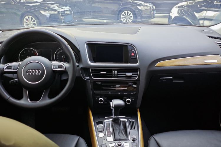 Used Audi Q5 2013 45 TFSI quattro off-road version Interior 2