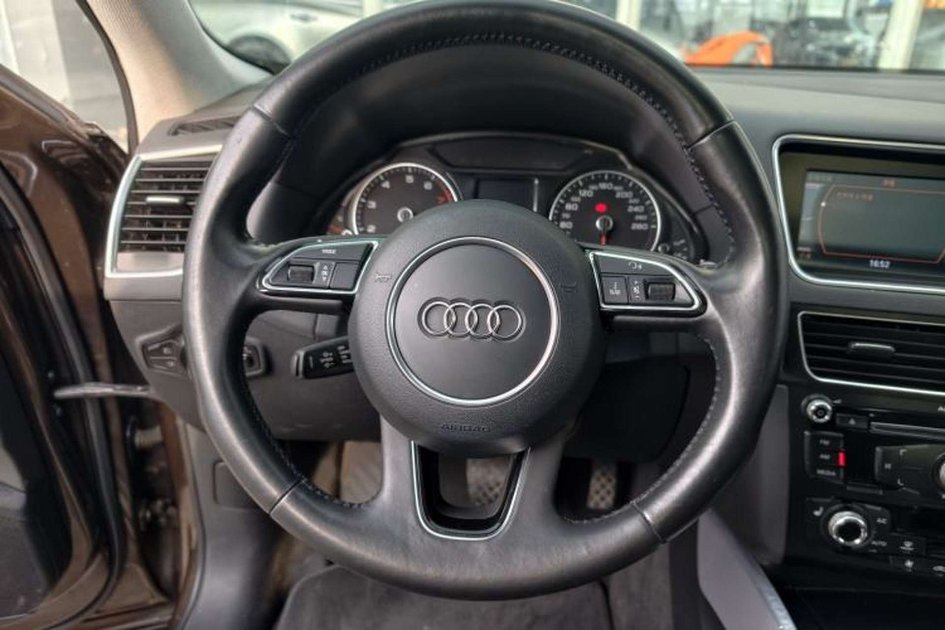 Used Audi Q5 2013 40 TFSI Technology Edition Interior 3