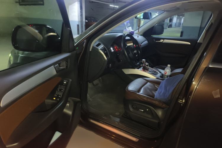 Used Audi Q5 2013 40 TFSI Technology Edition Interior 3