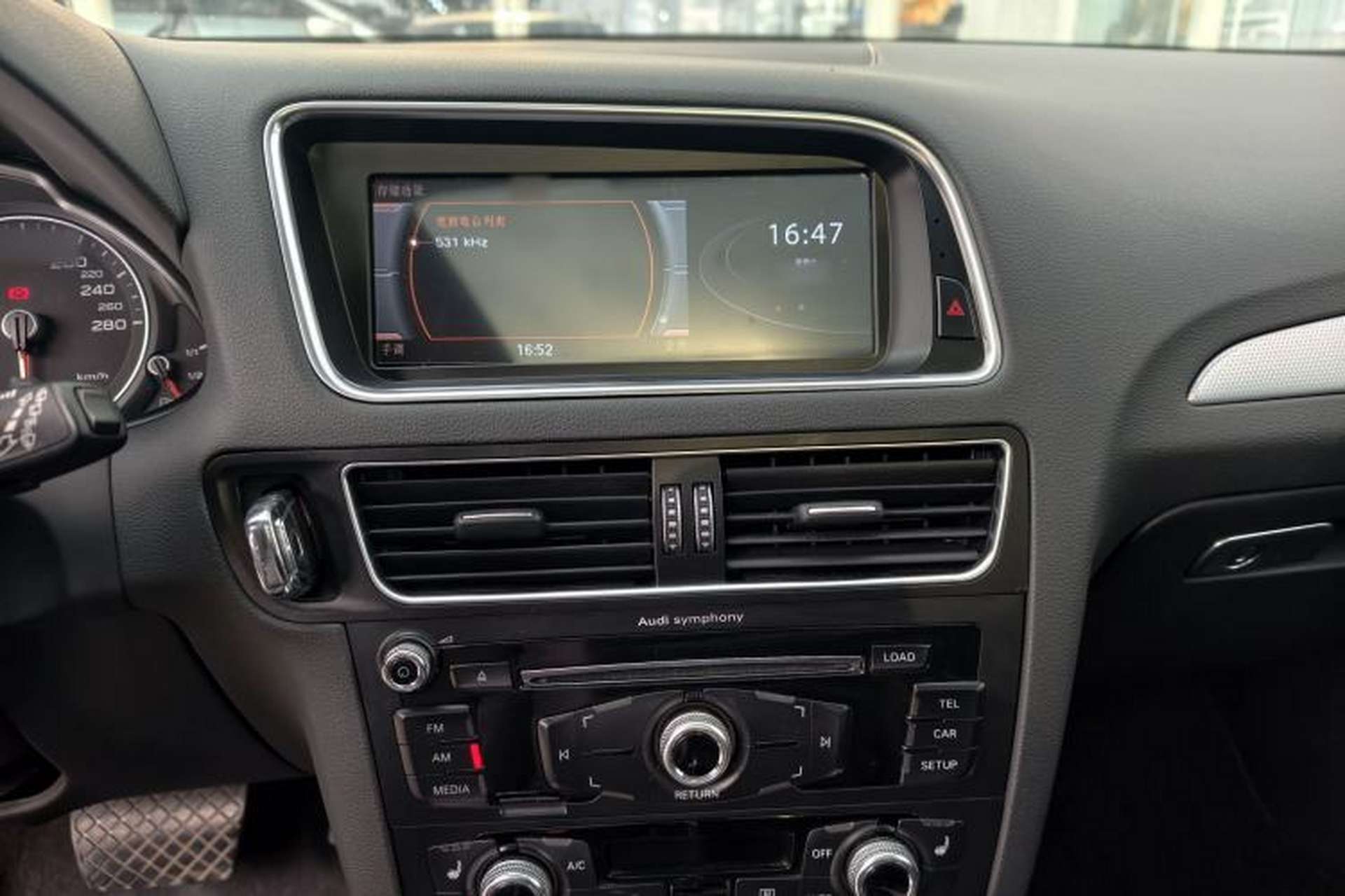 Used Audi Q5 2013 40 TFSI Technology Edition Interior 4