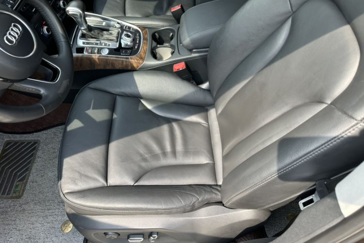 Used Audi Q5 2013 40 TFSI Comfort Edition Interior 4