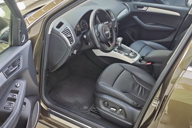 Used Audi Q5 2013 45 TFSI quattro Sport Edition Interior 4
