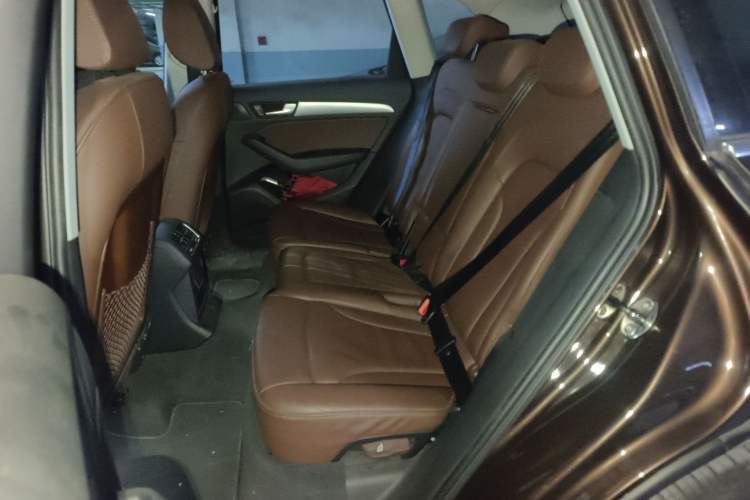 Used Audi Q5 2013 40 TFSI Technology Edition Interior 4