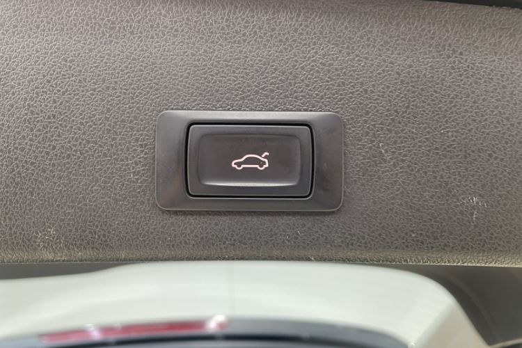 Used Audi Q5 2013 40 TFSI Ambition Interior 6