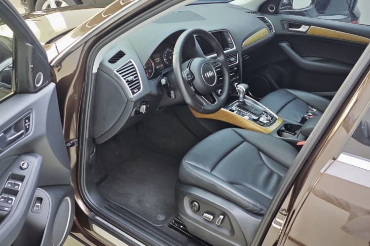 Used Audi Q5 2013 45 TFSI quattro off-road version Interior 6