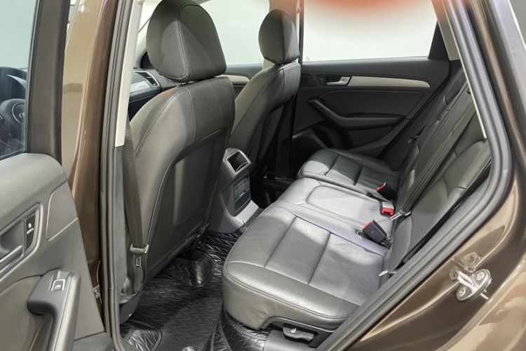 Used Audi Q5 2013 40 TFSI Ambition Interior 7