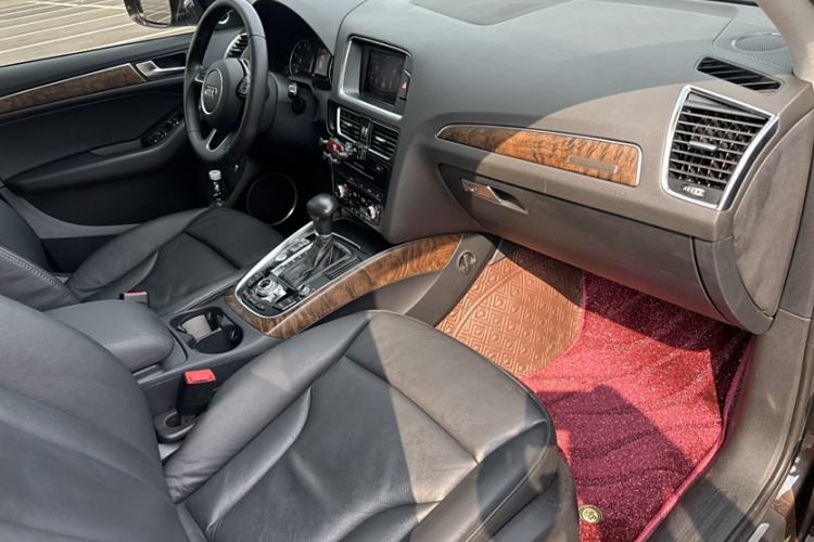 Used Audi Q5 2013 40 TFSI Comfort Edition Interior 8