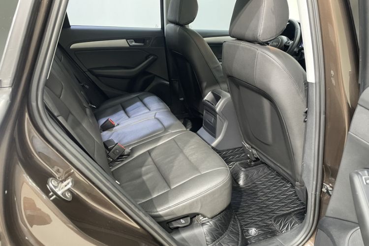 Used Audi Q5 2013 40 TFSI Ambition Interior 9