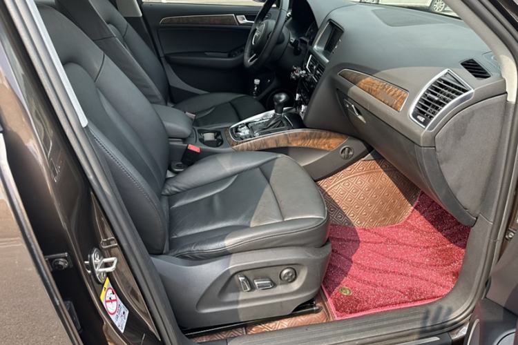 Used Audi Q5 2013 40 TFSI Comfort Edition Interior 9