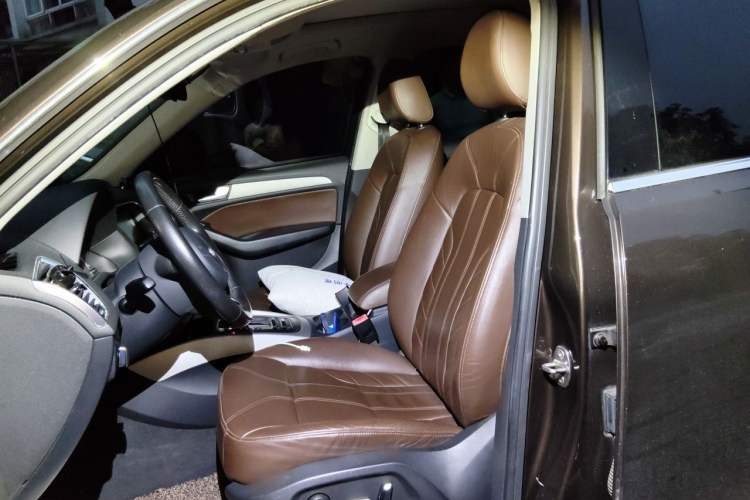 Used Audi Q5 2013 40 TFSI Ambition Left Front Seat