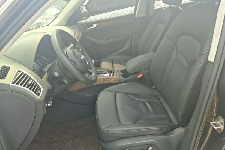Used Audi Q5 2013 40 TFSI Technology Edition Left Front Seat