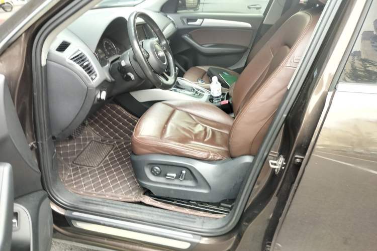 Used Audi Q5 2013 40 TFSI Technology Edition Left Front Seat