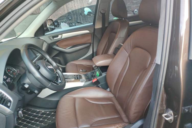 Used Audi Q5 2013 40 TFSI Technology Edition Left Front Seat