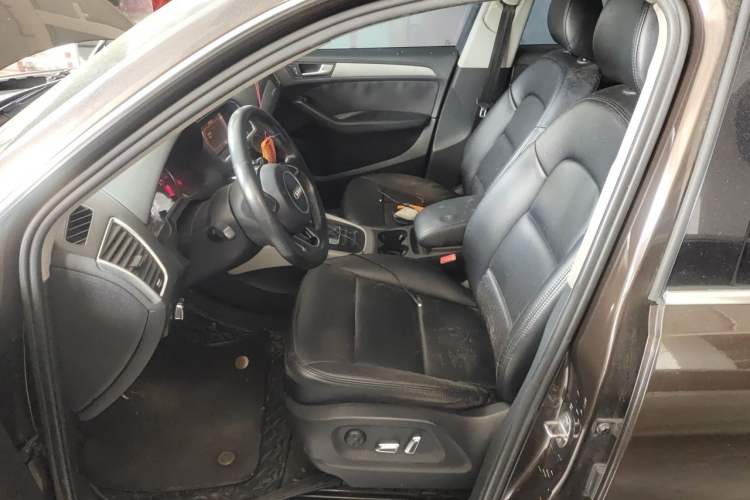 Used Audi Q5 2013 40 TFSI Ambition Left Front Seat