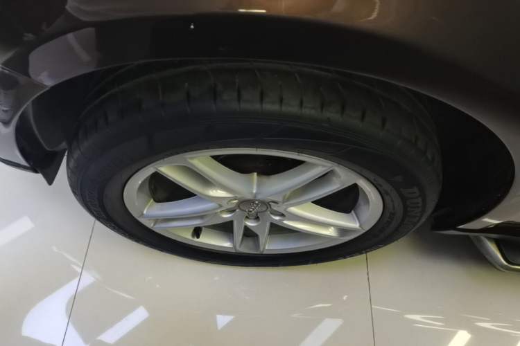 Used Audi Q5 2013 40 TFSI Ambition Left Front Wheel Hub