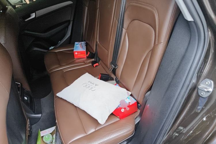 Used Audi Q5 2013 40 TFSI Ambition Left Rear Seat