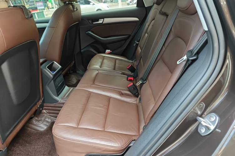Used Audi Q5 2013 40 TFSI Ambition Left Rear Seat