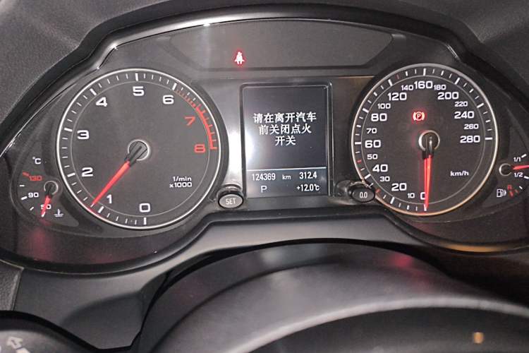 Used Audi Q5 2013 40 TFSI Technology Edition Odometer Close Up