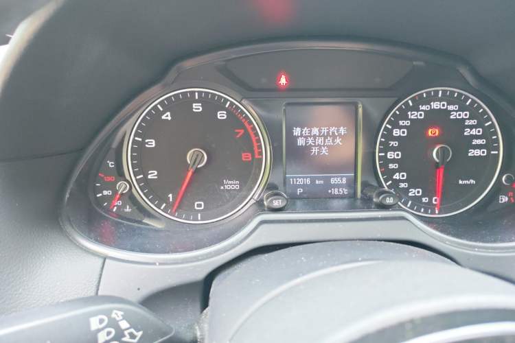Used Audi Q5 2013 40 TFSI Comfort Edition Odometer Close Up