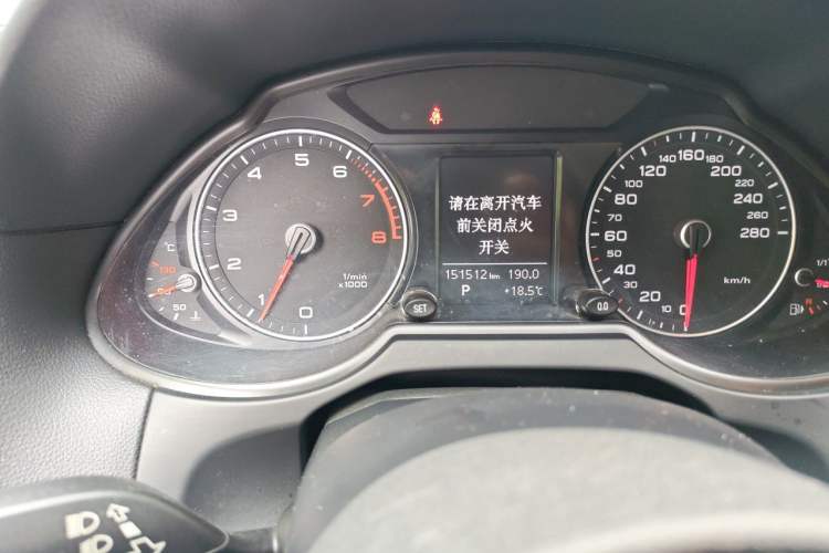 Used Audi Q5 2013 40 TFSI Technology Edition Odometer Close Up