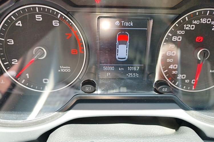 Used Audi Q5 2013 45 TFSI quattro Sport Edition Odometer Close Up