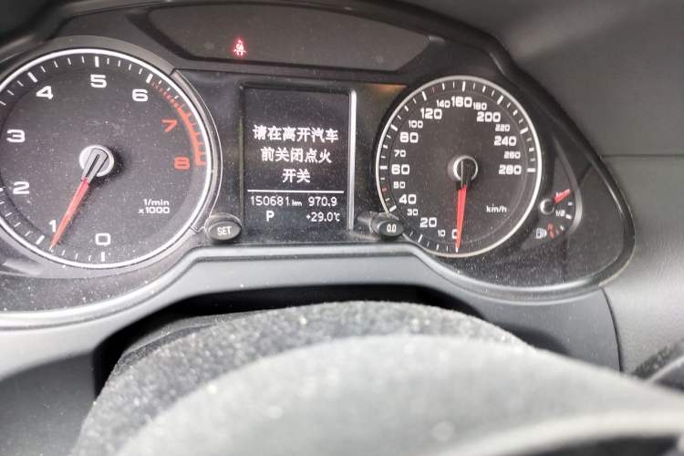 Used Audi Q5 2013 40 TFSI Technology Edition Odometer Close Up