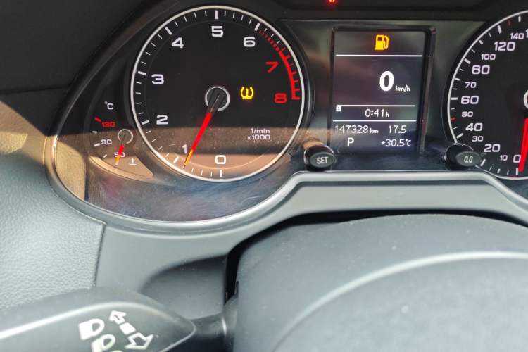 Used Audi Q5 2013 40 TFSI Technology Edition Odometer Close Up