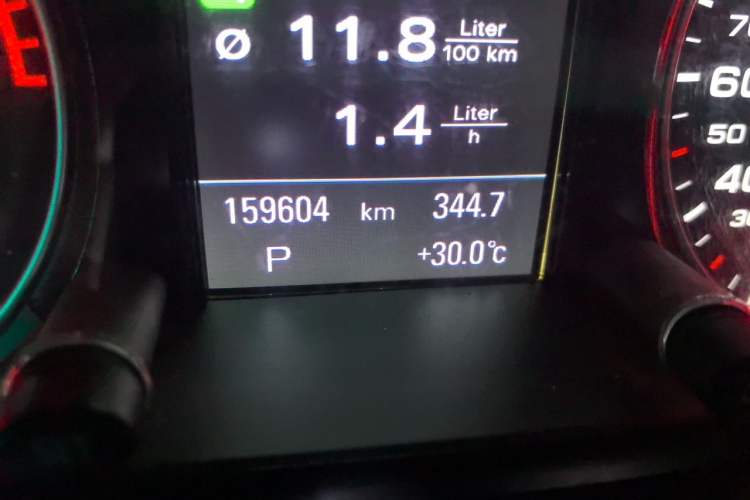 Used Audi Q5 2013 40 TFSI Comfort Edition Odometer Close Up