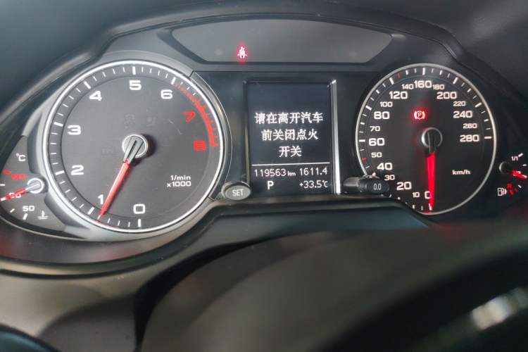 Used Audi Q5 2013 40 TFSI Technology Edition Odometer Close Up