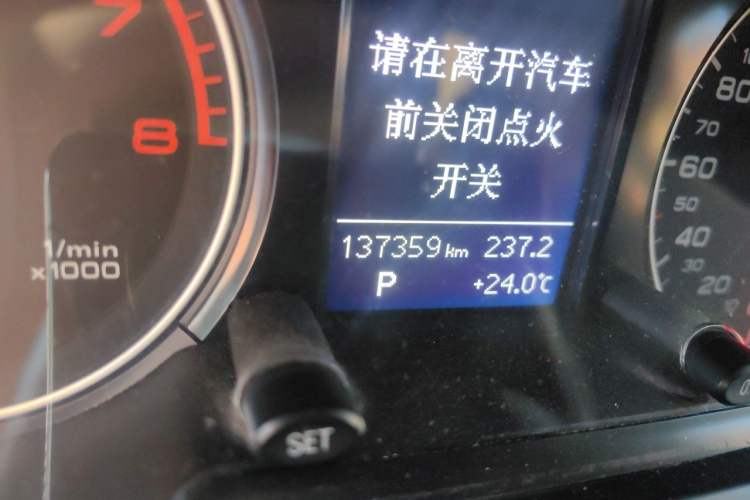 Used Audi Q5 2013 40 TFSI Technology Edition Odometer Close Up