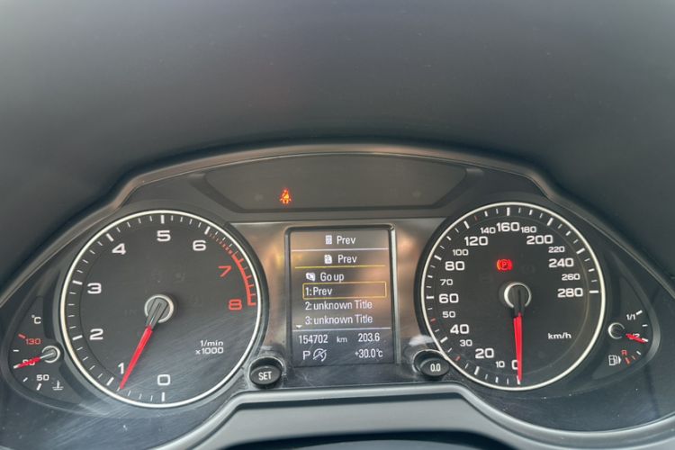 Used Audi Q5 2013 40 TFSI Comfort Edition Odometer Close Up