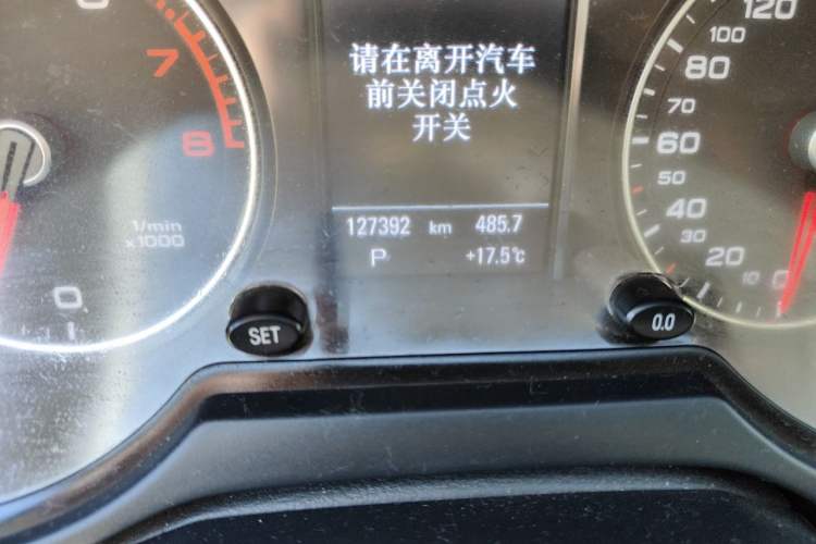 Used Audi Q5 2013 40 TFSI Luxury Model Odometer Close Up