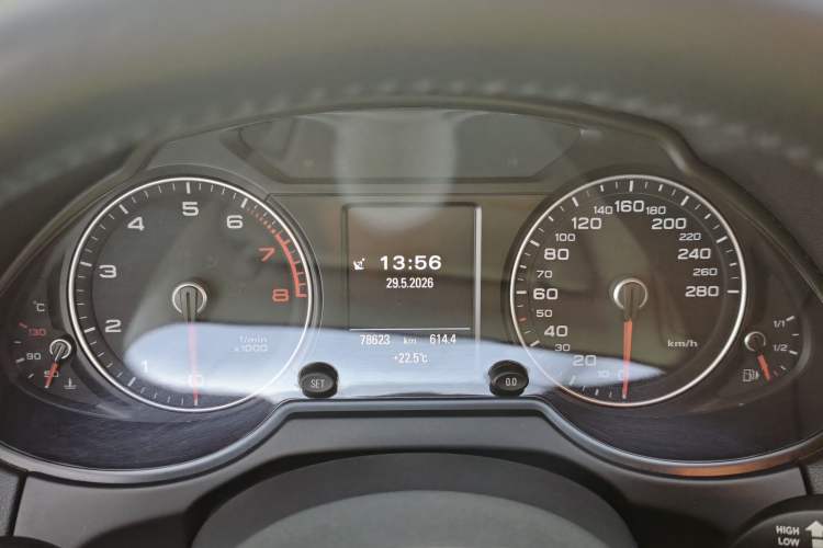 Used Audi Q5 2013 45 TFSI quattro Sport Edition Odometer Close Up