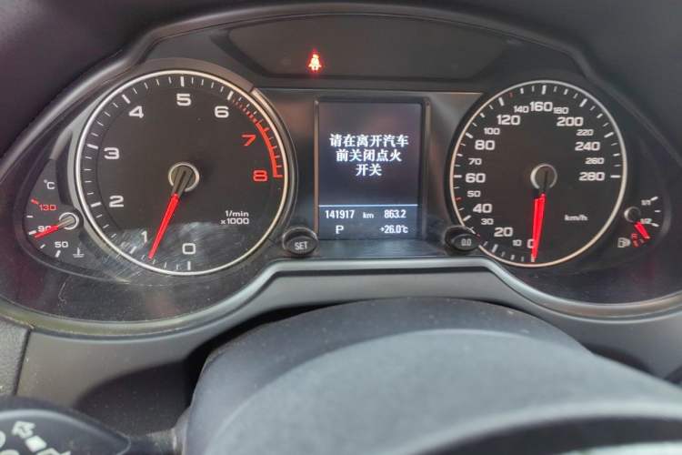Used Audi Q5 2013 40 TFSI Comfort Edition Odometer Close Up