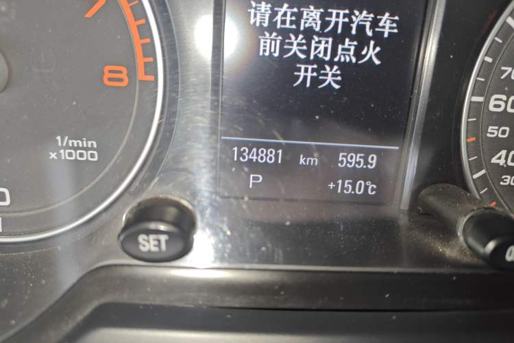 Used Audi Q5 2013 40 TFSI Comfort Edition Odometer Close Up