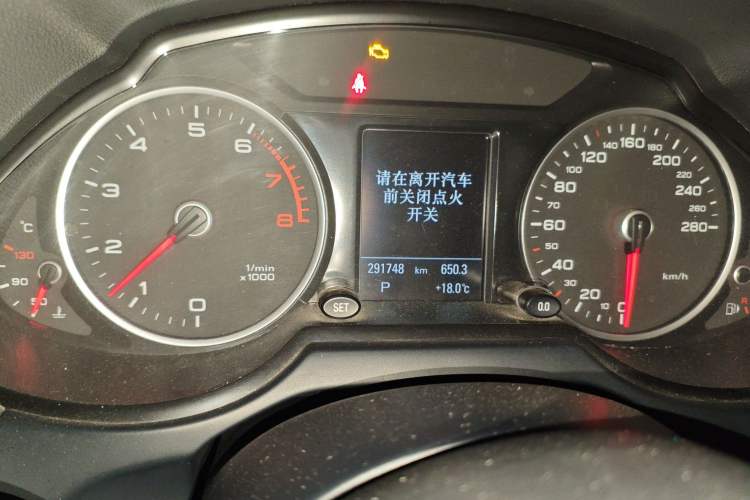 Used Audi Q5 2013 40 TFSI Technology Edition Odometer Close Up