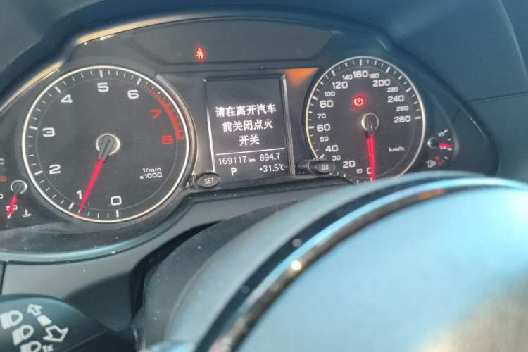 Used Audi Q5 2013 40 TFSI Technology Edition Odometer Close Up
